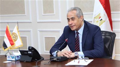 وزير العمل يسلم عقود عمل ويشارك بملتقي السلامة والصحة المهنية.. غدًا