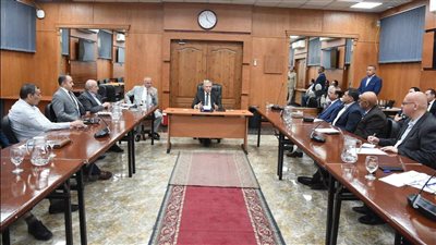 رئيس القابضة للمياه يجتمع بمديري أمن شركات مياه الشرب