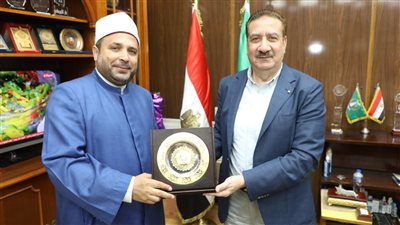 تكريم رئيس منطقة المنوفية الأزهرية السابق تقديرا لجهوده