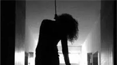 الإيشارب القاتل.. طالبة تتخلص من حياتها داخل غرفتها بالمنيا