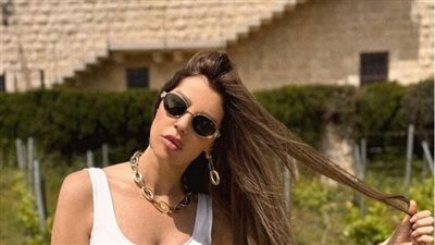 كارلا حداد تطل بالأبيض الشفاف 