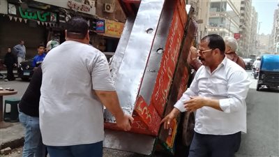 محافظة الجيزة تزيل سوقًا عشوائية للباعة الجائلين ببولاق الدكرور