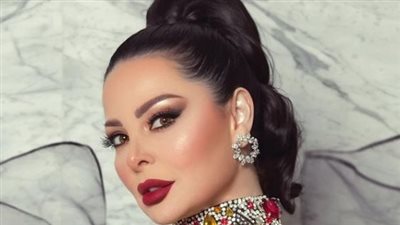 ديانا كروزن تتزين بالريش كالأميرات (صور)