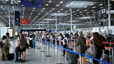 إضراب المراقبين الجويين في فرنسا بعد غد يرجئ غالبية رحلات الطيران