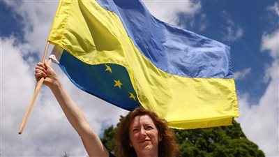 سياسي أوكراني: الغرب يخطط لـ