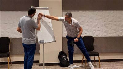 محاضره فنيه للاعبى يد الزمالك قبل مواجهة الأبيار الجزائري 