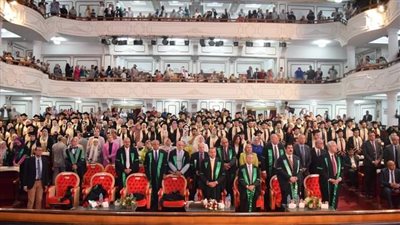 رئيس جامعة بني سويف يشهد حفل تخرج الدفعة 22 لكلية الطب البشري