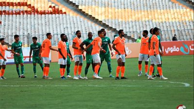 المصري يتقدم على فاركو بهدف في الشوط الأول 