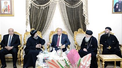 رئيس جامعة المنصورة يهنئ الأنبا أكسيوس لتجليسه أسقفا على إيبارشية المنصورة 