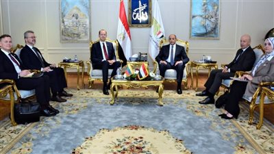 وزير الطيران المدني يبحث مع وزير النقل والاتصالات بليتوانيا فرص التعاون المشترك