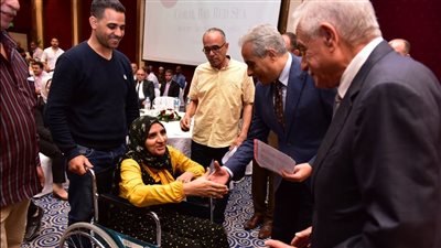 وزارة العمل.. وأيادي الدولة الممدودة 