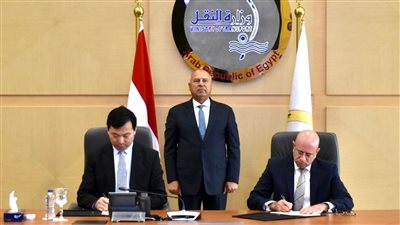 وزير النقل يشهد تعاقد شركة الملاحة الوطنية على بناء سفينتين جديدتين 