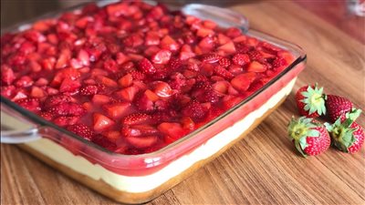 غنية بفيتامين C| طريقة تحضير كيكة الفراولة بالجلي