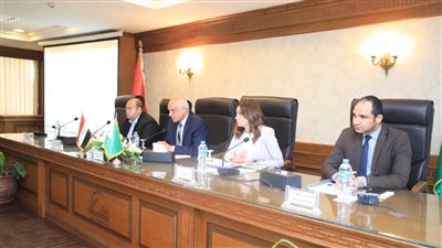 محافظ الجيزة يناقش طلبات المواطنين والعلامات التجارية لتأجير البارتشينات الحضارية
