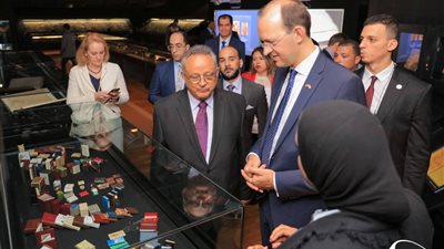 وزير النقل والاتصالات الليتواني في زيارة لمكتبة الإسكندرية