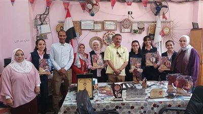 مدير تعليم نجع حمادي يكرم طالبات ومعلمي الشهيدة ميار الإعدادية بنات