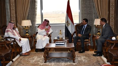 وزير الشباب يبحث التعاون مع 