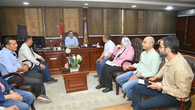 محافظ الغربية يعقد اجتماعا لتذليل معوقات المرافق في محور ام القرى