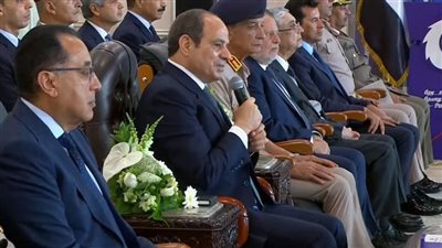 السيسي: مصر محور رئيسي لنقل البيانات والاتصالات بين الشرق والغرب