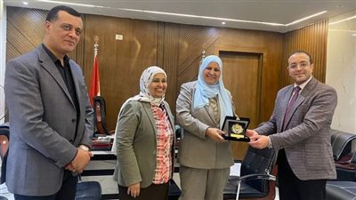 الاكاديمية العربية للعلوم تكرم وكيل التربية والتعليم بقنا 