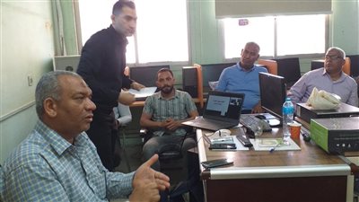 تدريب 23 من مسئولى مراكز المعلومات بالفيوم على التعامل مع أجهزة البصمة