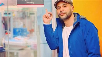 الزعيم الصغنن وصل..محمد إمام يُرزق بطفله الثالث