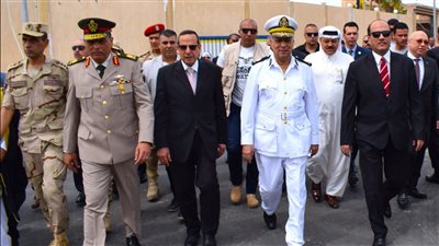 رئيس جامعة العريش ومحافظ شمال سيناء يضعون إكليل من الزهور على النصب التذكاري بمناسبة الذكرى 42 لتحرير سيناء 