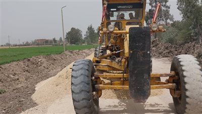 محافظ الغربية يتابع أعمال رصف طريق كفر الحما