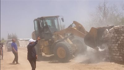 إزالة 37 حالة تعدٍّ على الأراضي بالقصاصين في الإسماعيلية 