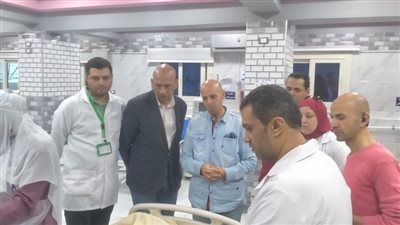 وكيل صحة الشرقية يكافئ الفريق الطبي بوحدة كلى الأطفال الجديدة بأبو كبير 