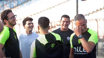 تعليمات فنيه للاعبى الزمالك على هامش التدريبات 