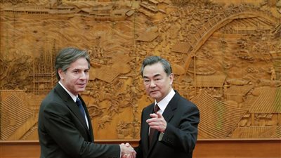 وزير الخاريجة الصيني يلتقي نظيره الأمريكي في ظل توتر العلاقات بين البلدين