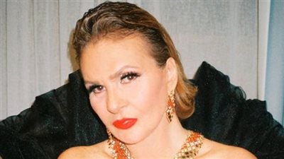 تصادم عنيف بين جمهور يسرا وشرطة الموضة