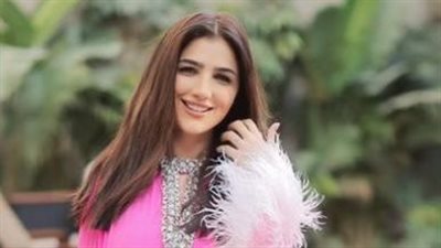 مي عمر تتألق بالأبيض الناصع 