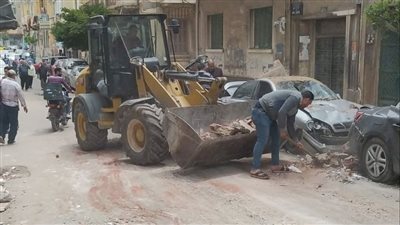 العناية الإلهية تنقذ المارة بسبب انهيار جزء من عقار بالإبراهيمية وسط الإسكندرية