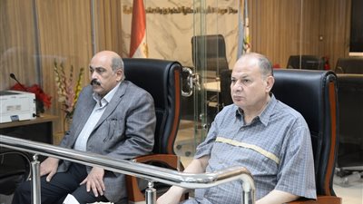 محافظ أسيوط يتفقد العمل بمركز سيطرة الشبكة الوطنية للطوارئ والسلامة العامة