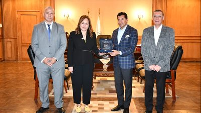 وزير الرياضة يلتقي رئيس الاتحاد الإفريقي للكرة الطائرة