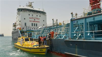 الإسعاف البحري بقناة السويس ينقذ مريض على متن سفينة بالقناة 