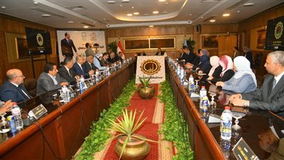 وزير التعليم ومحافظ الغربية يعقدان اجتماعًا مع مديرى الإدارات التعليمية