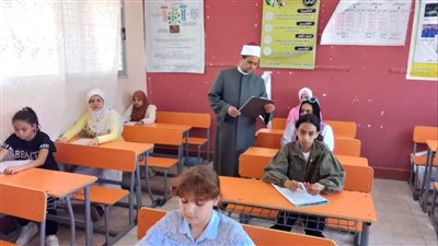 طلاب النقل الابتدائية والإعدادية الأزهرى ينهون امتحانات أخر العام