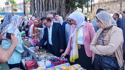 محافظ الإسكندرية: الدولة المصرية تعمل لدعم وتشجيع الصناعات اليدوية 