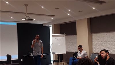 جلسه فنيه للاعبى يد الزمالك قبل مواجهة الترجي 