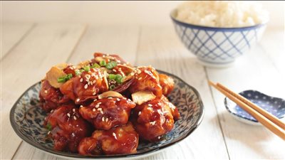 طريقة عمل الدجاج الصيني بالخضار والسمسم| إليك الوصفة الأصلية