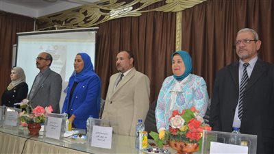 نائب رئيس جامعة الأزهر للوجه القبلي يفتتح ندوة تثقيفية بتجارة بنات بأسيوط