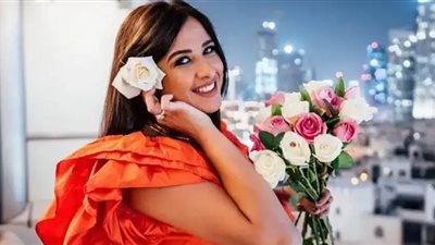 ياسمين عبد العزيز تخطف الأنظار بإطلالة تخطت الـ180 ألف جنيه في 