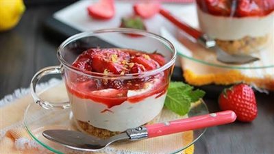 طريقة عمل حلى جيلي الفراولة بالكريمة| تشعرك بالشبع فترة طويلة