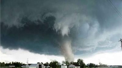 أعاصير تجتاح مناطق وسط الولايات المتحدة الأمريكية وسقوط ضحايا 