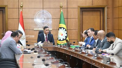 الدقهلية تستعرض مقترحات لتنفيذ منظومة الجمع السكني للقمامة من المنبع 