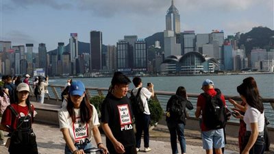 هونغ كونغ تُحافظ على مسار النمو: توقعات معتدلة للربع الأول