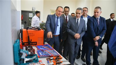 محافظ الغربية ورئيس جامعة سمنود يفتتحان معرض منتجات طلاب الجامعة